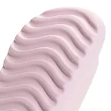 Chanclas Adidas Adilette Lumia color rosa claro, de una sola pieza con logo de la marca en el lateral.