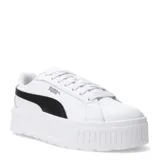 Championes Puma modelo Karmen II con diseño de plataforma alta. Presentan un empeine de cuero sintético en color blanco con la icónica franja lateral de la marca en color negro. Cuentan con cierre de cordones y una suela de goma robusta con relieve.