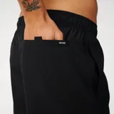 Short de baño Rip Curl Offset Daily Volley de 16 pulgadas, color negro, con cintura elástica con cordón ajustable bicolor y red interna.