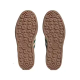 Championes Adidas Gazelle Bold W, color beige con detalles en verde y suela marrón con plataforma.