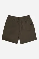 Bermuda de gabardina negra, corte recto, con cintura elastizada ajustable y logo bordado.
