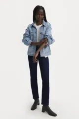 Jeans Levi's 314 Shaping Straight de tiro medio, corte ajustado en cadera y muslos, y pierna recta. Confeccionados con tecnología Levi's Sculpt Hypersoft y panel Tummy-Slimming.