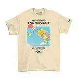 Remera color crema con estampado frontal inspirado en la película de Studio Ghibli 'Mis vecinos los Yamada'. Presenta una ilustración de los personajes principales con paraguas y texto alusivo al estreno cinematográfico.