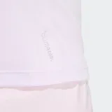 Remera deportiva Adidas de manga corta, color lila, con cuello redondo y logo de la marca estampado en el frente en tono rosado con diseño de líneas.