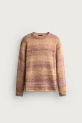 Jersey de punto con diseño de rayas horizontales en tonos tierra y violeta, de corte regular, cuello redondo y manga larga.