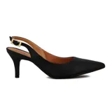 Zapato de tacón Vizzano color marfil, con diseño destalonado (slingback), punta fina, taco alto fino y tira ajustable en el talón con hebilla dorada.