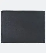 Cartera pequeña porta tarjeta color negro con textura. Marca Satinato.