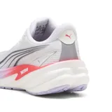 Championes de running Puma Velocity Nitro 5 para mujer, color blanco con entresuela amortiguada con detalles en lila, rojo y la inscripción NITRO, y suela de goma.