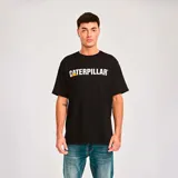 Remera de manga corta color negro con el logo de Caterpillar estampado en el pecho en color blanco y amarillo.