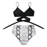 Conjunto de bikini de dos piezas de la marca Uniteduy, compuesto por un crop top amarillo liso con diseño cruzado y tirantes finos, y una bombacha de tiro alto con estampado floral y de hojas en tonos amarillos, verdes y blancos.