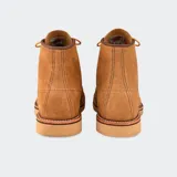 Botas de caña media Red Wing modelo Rover, color marrón claro, confeccionadas en gamuza con cordones de cuero.