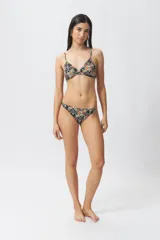 Bombacha de bikini básica con estampado multicolor.