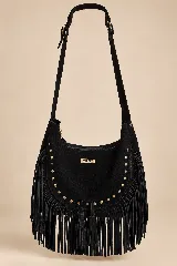 Cartera de cuero negro de estilo bohemio, con flecos largos, tachas metálicas doradas y correa regulable. Incluye placa con el logo de Valdez.