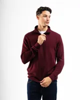 Buzo de tejido de punto negro, con cuello alto y cierre frontal parcial.