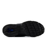 Championes urbanos New Balance modelo 740, color negro con detalles plateados. Presentan una parte superior de malla transpirable con superposiciones sintéticas, logo N lateral en TPU y entresuela con tecnología ABZORB para mayor amortiguación.