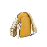 Phone bag color mostaza, confeccionada en símil cuero, con bolsillo frontal y correa de galón regulable y desmontable con diseño geométrico. Cuenta con cierre principal y espacio interior para celular y billetera.