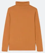 Blusa de manga larga color ocre, con cuello alto y corte ajustado.