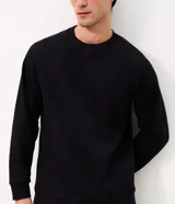 Buzo masculino cerrado de Marfinno, color negro, confeccionado en mezcla de algodón y poliéster con textura waffle de tipo nido de abeja. Cuenta con cuello redondo, mangas largas raglán y puños y dobladillo acanalados.