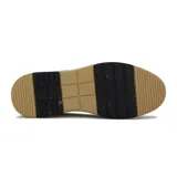 Zapato acordonado marrón con detalles en verde oliva, beige y negro.