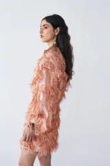 Campera bomber color naranja confeccionada en organza de seda con hilos de lurex y detalles en cuero.