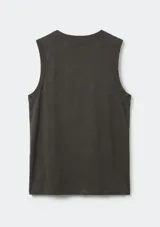 Musculosa básica azul marino con escote redondo, sin mangas y corte clásico.