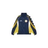 Campera cortavientos de diseño deportivo, color azul marino con paneles en amarillo y blanco, cuello alto y cierre frontal con botones a presión. Presenta detalles de líneas en las mangas y logotipos bordados en el pecho.