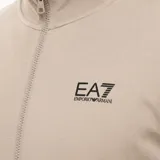 Campera deportiva EA7 Emporio Armani de color negro, con cierre frontal completo, cuello alto y logo de la marca estampado en color dorado en el pecho.