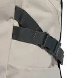 Mochila Adidas Primelift de color beige con detalles en gris oscuro, incluyendo correas de compresión laterales y refuerzo en la base. Presenta el logo de la marca y las icónicas tres tiras estampadas en la parte frontal.