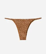 Bombacha de bikini colaless de microfibra, con laterales finos y cobertura posterior reducida. Presenta un diseño con estampado animal print en tonos marrón y blanco.
