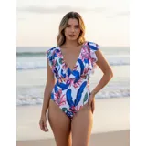 Malla enteriza con estampado tropical de hojas en tonos azules, fucsias y verdes sobre fondo blanco. Presenta escote en V profundo, mangas con volados y corte de pierna alto.