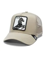 Gorra trucker Goorin Bros modelo The Stallion color beige, con cinco paneles, frente estructurado, malla trasera transpirable y parche frontal bordado con un caballo.