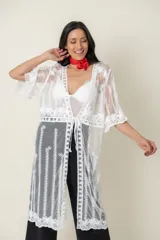 Body entero blanco de tul elastizado combinado con encaje.