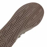 Championes urbanos Adidas modelo VL Court 3.0, color negro con las icónicas tres tiras laterales en blanco y suela de caucho vulcanizado en tono marrón oscuro. Presentan una parte superior de cuero revestido con textura granulada y cierre mediante cordones.
