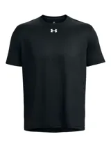 Remera deportiva Under Armour de manga corta, confeccionada en tejido Tech ultrasuave de secado rápido. Presenta un diseño liso en color negro con el logo de la marca estampado en el centro del pecho.