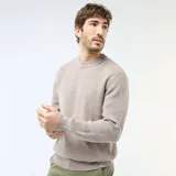 Sweater de punto de cuello redondo, con diseño liso y textura acanalada, de corte clásico.
