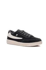 Championes deportivos Fila Tennis 88 Sport, color azul marino de gamuza con suela de goma blanca, detalles en rojo en el talón y el logo característico de la marca en el lateral.