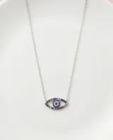 Collar de plata 925 con dije en forma de ojo decorado con circonias en tonos azules y blancos.