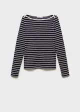 Camiseta de manga larga a rayas horizontales azul marino y blancas, con cuello barco.