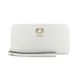 Billetera Guess modelo Coleen, color blanco hueso tipo simil cuero, con cierre perimetral y tira de muñeca integrada. Cuenta con herrajes dorados y el logo de la marca en la parte frontal.
