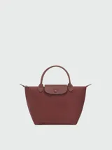 Cartera de mano Longchamp modelo Le Pliage One talla S, color amarillo, con solapa de cuero y cierre de botón a presión, asas cortas de mano y cierre superior con cremallera.