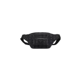 Riñonera MCM modelo Fursten de color negro con monograma estampado en gris oscuro. Cuenta con un compartimento principal con cierre y un bolsillo frontal con cierre, además de una correa ajustable con hebilla.