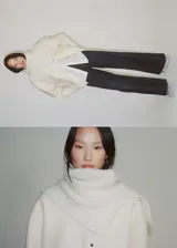 Chaqueta de corte recto confeccionada en mezcla de lana y viscosa, color crema. Presenta cuello alto, cierre frontal con botones ocultos, manga larga y dos bolsillos con solapa en la parte delantera.