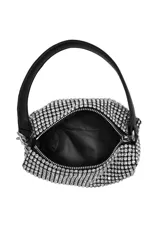 Cartera plateada con piedras brillantes y asa corta negra.