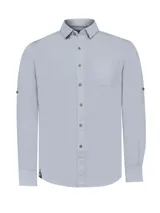Camisa de manga larga RKF modelo Galiton, confeccionada en popelina de algodón orgánico color celeste. Presenta cuello camisero, cierre frontal con botones de madera, bolsillo en el pecho con logo bordado y mangas con opción de ajuste mediante trabilla y botón.
