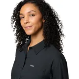 Camisa de senderismo Columbia modelo Silver Ridge Utility, color negro, de manga larga con protección solar y tejido antitranspirante. Cuenta con cuello clásico, cierre frontal de botones, dos bolsillos en el pecho y ventilación de malla en la espalda.