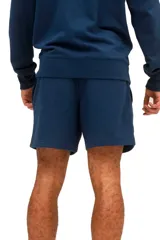 Short de felpa azul marino con el logotipo de New Balance bordado en rojo en la pierna izquierda y cintura elástica.