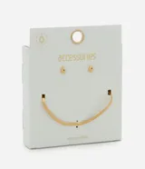 Conjunto de bisutería compuesto por un collar corto tipo cadena de serpiente plana y un par de aros tipo topo con diseño de gota y detalle de zirconia.