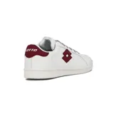 Championes Lotto blancos con detalles en rojo burdeos, cordones con diseño moteado y logo de la marca en el lateral y la lengüeta.