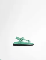 Sandalias de plataforma color verde agua con tiras ajustables con velcro y suela track color negro.