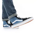 Zapatillas Vans modelo Sk8-Hi de caña alta, color azul y negro con la característica franja lateral blanca y suela de goma waffle.